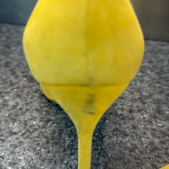 Yellow suede Manolo Blahnik Pumps - Picture 13 of 13